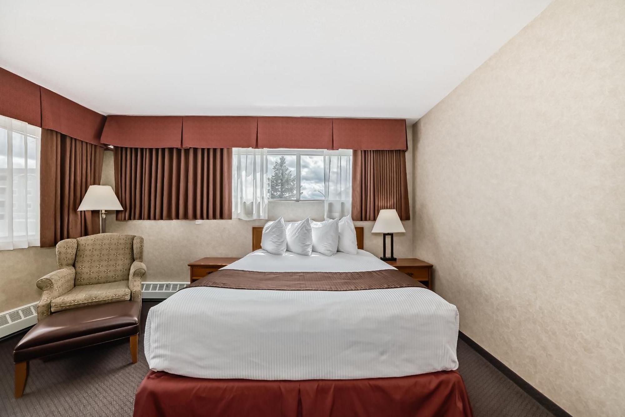 Stony Plain Inn & Suites Экстерьер фото